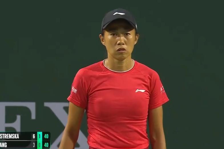 今天下午WTA1000印第安维尔斯站传来战报，前中国金花一姐张帅0-2不敌雅斯特