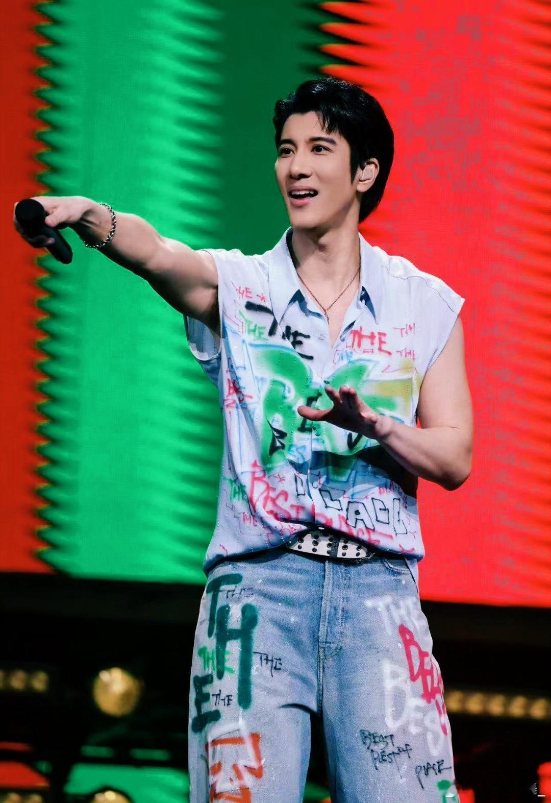 接到了王力宏出道30周年的电话接到王力宏出道30周年的电话，二哥说粉丝也是他的青