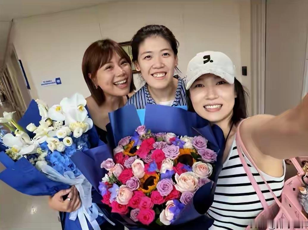 祝愿中国女排核心主攻12号李盈莹早日康复！