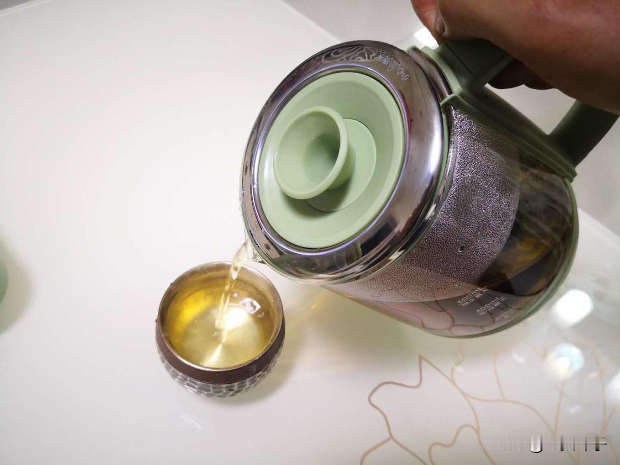 生活需要多姿多彩，一天辛勤的工作之后，最享受的就是静静的喝上一杯茶，体会那份宁静