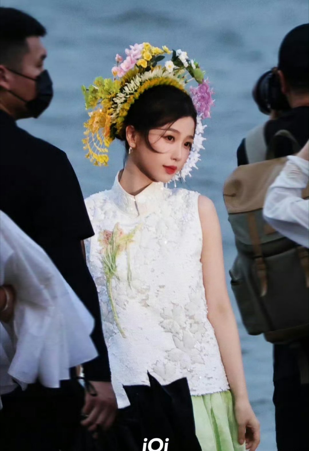 虞书欣现世簪花现世漂亮[送花花][送花花]工作室别藏着掖着快放图！！虞书欣 ​​