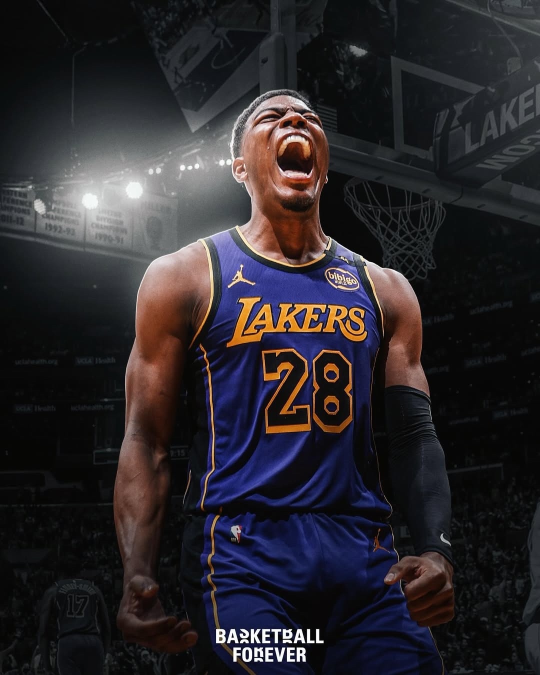 喜欢你的人，你怎么样都行。想送你回家的人，东南西北都顺路。愿意陪你吃饭的人，酸甜