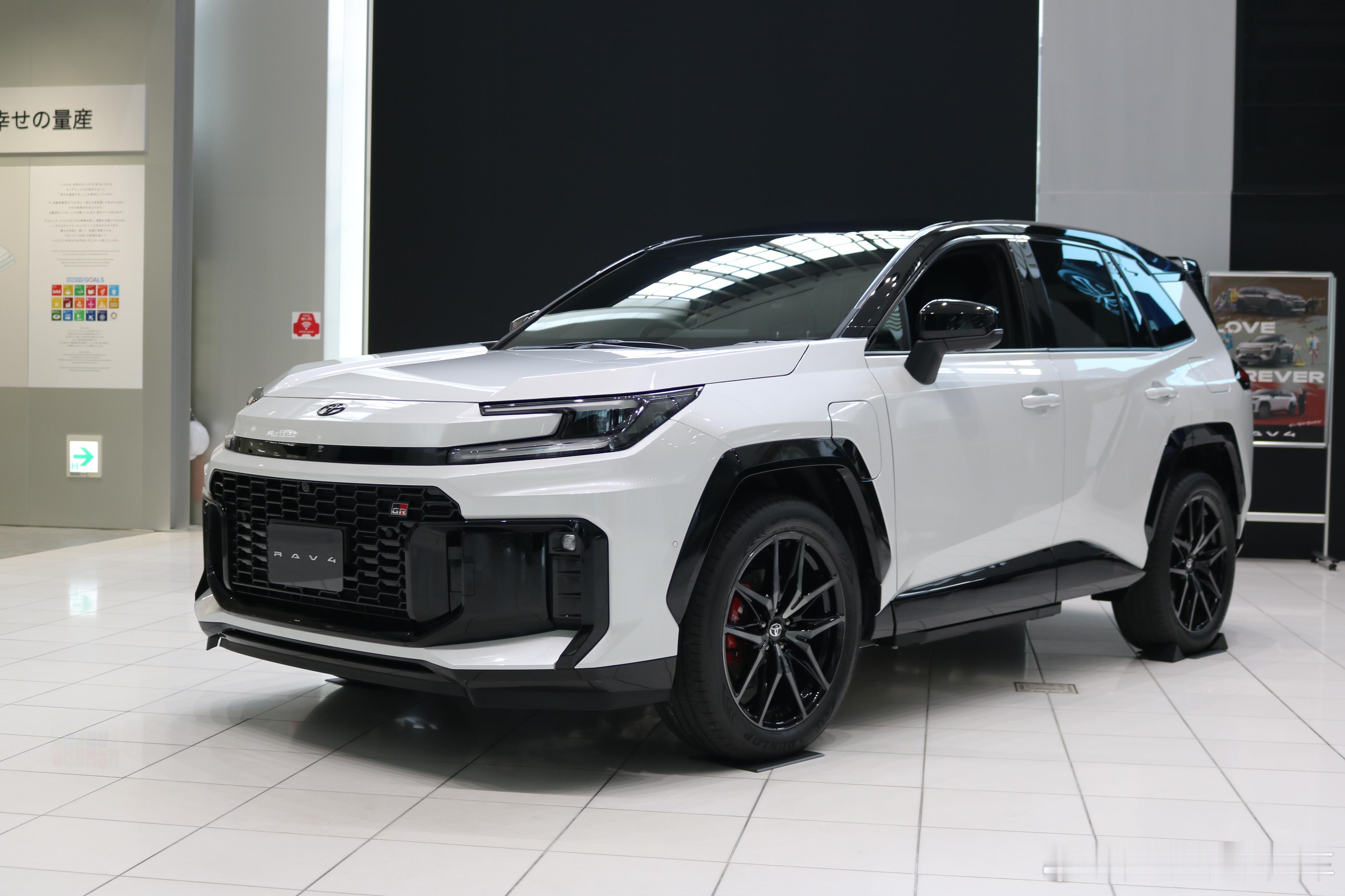 RAV4 PHEV，这个GR造型南北丰田谁能抢得到？丰田的2026年，就是PHE