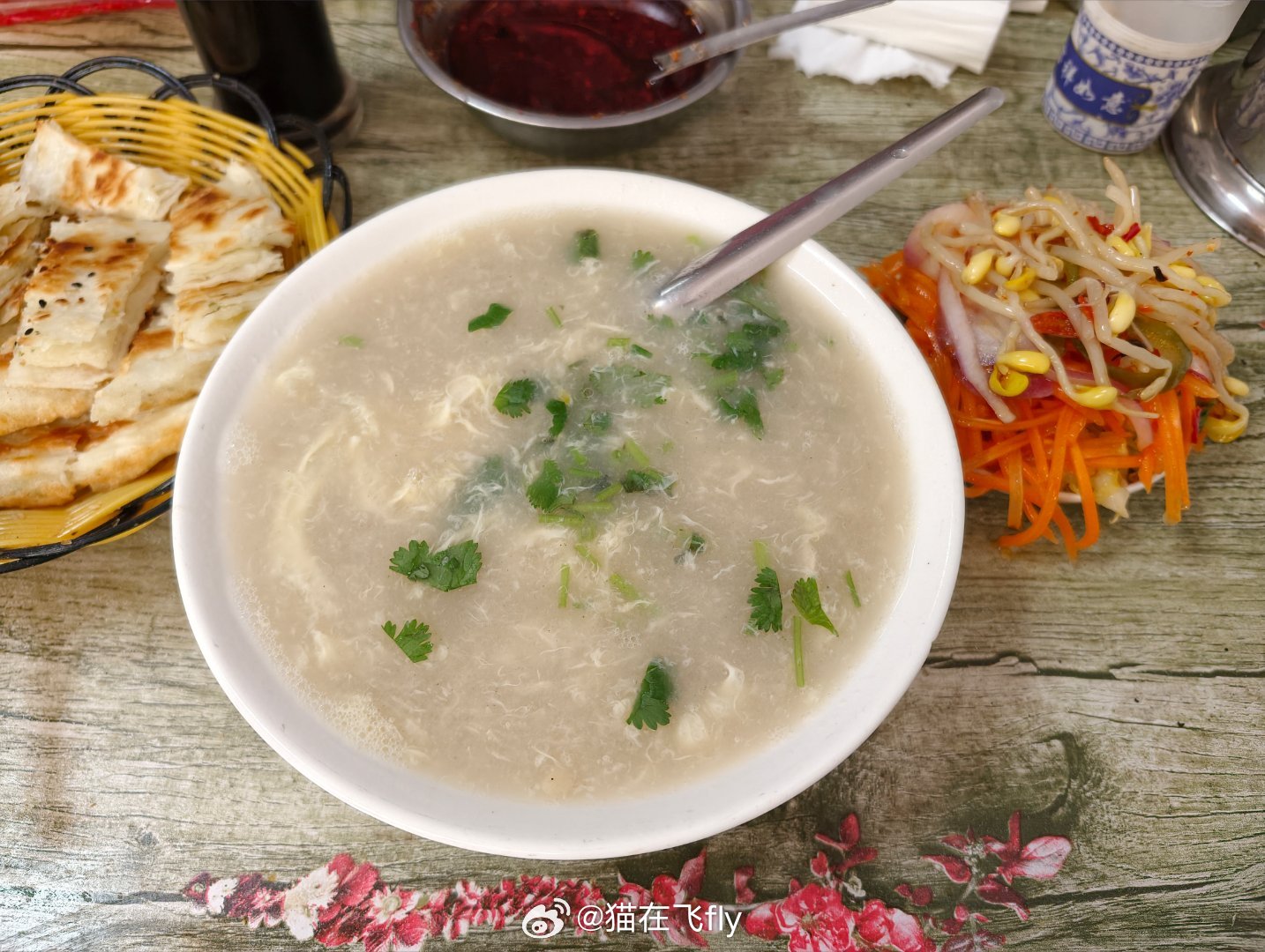 晶体手术后开始严格调整饮食就没再喝过老母鸡汤吃饭时听隔壁桌的妈妈跟孩子说这个是碳