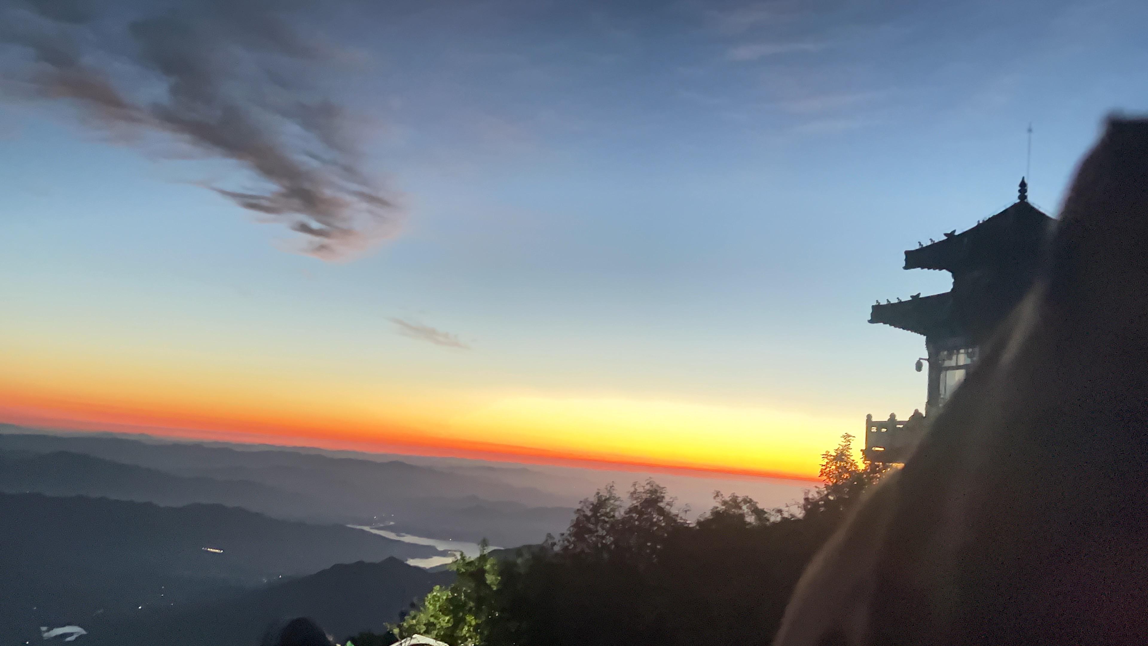 体彩小姐姐的守店日常 山顶夜景 山顶日落与夜景