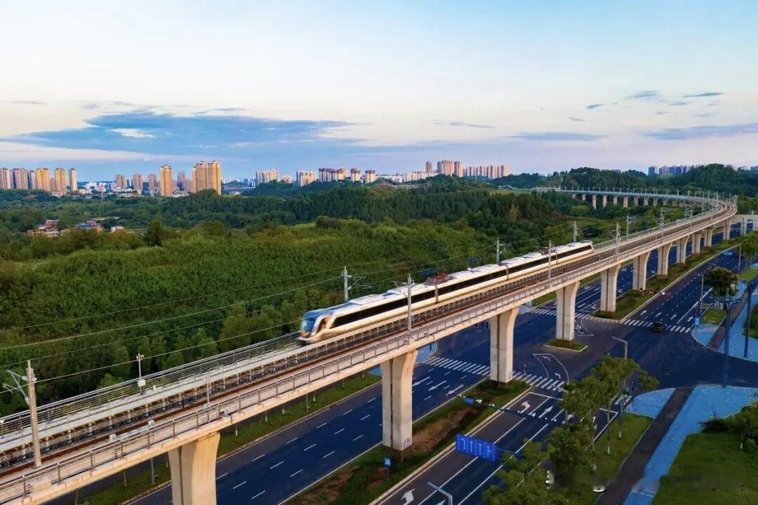 成都都市圈范畴内的地级城市，以肉眼可见的速度发展是不争的事实。其中交通建设这个领