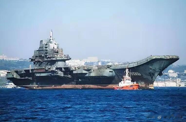 辽宁舰是瓦良格号改的，山东舰优化设计，福建舰电磁弹射2026年用歼-35，第四艘