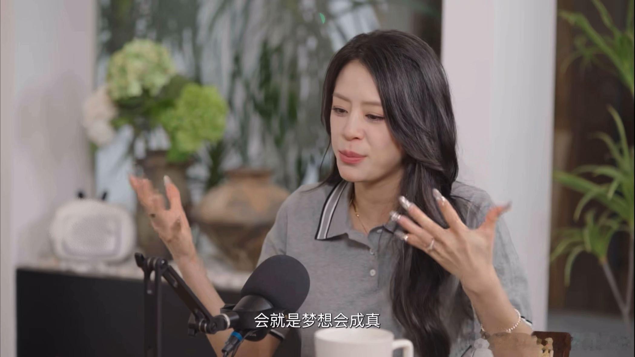 江语晨回应出道即顶配江语晨东北菜梦女江语晨温柔回应出道即顶配，坦言更多是幸运与机