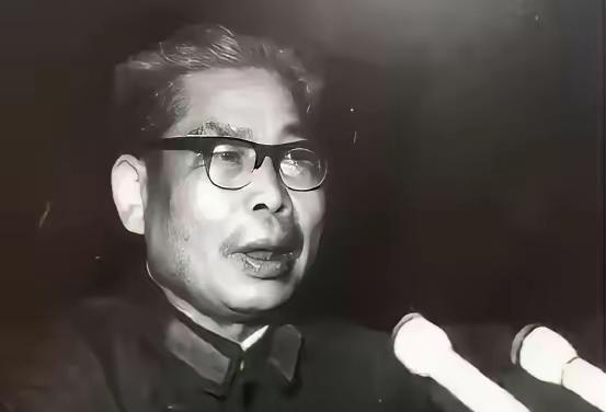 1982年，2万基建工程兵安置成问题，司令李人林急得焦头烂额，他迫切希望深圳能接