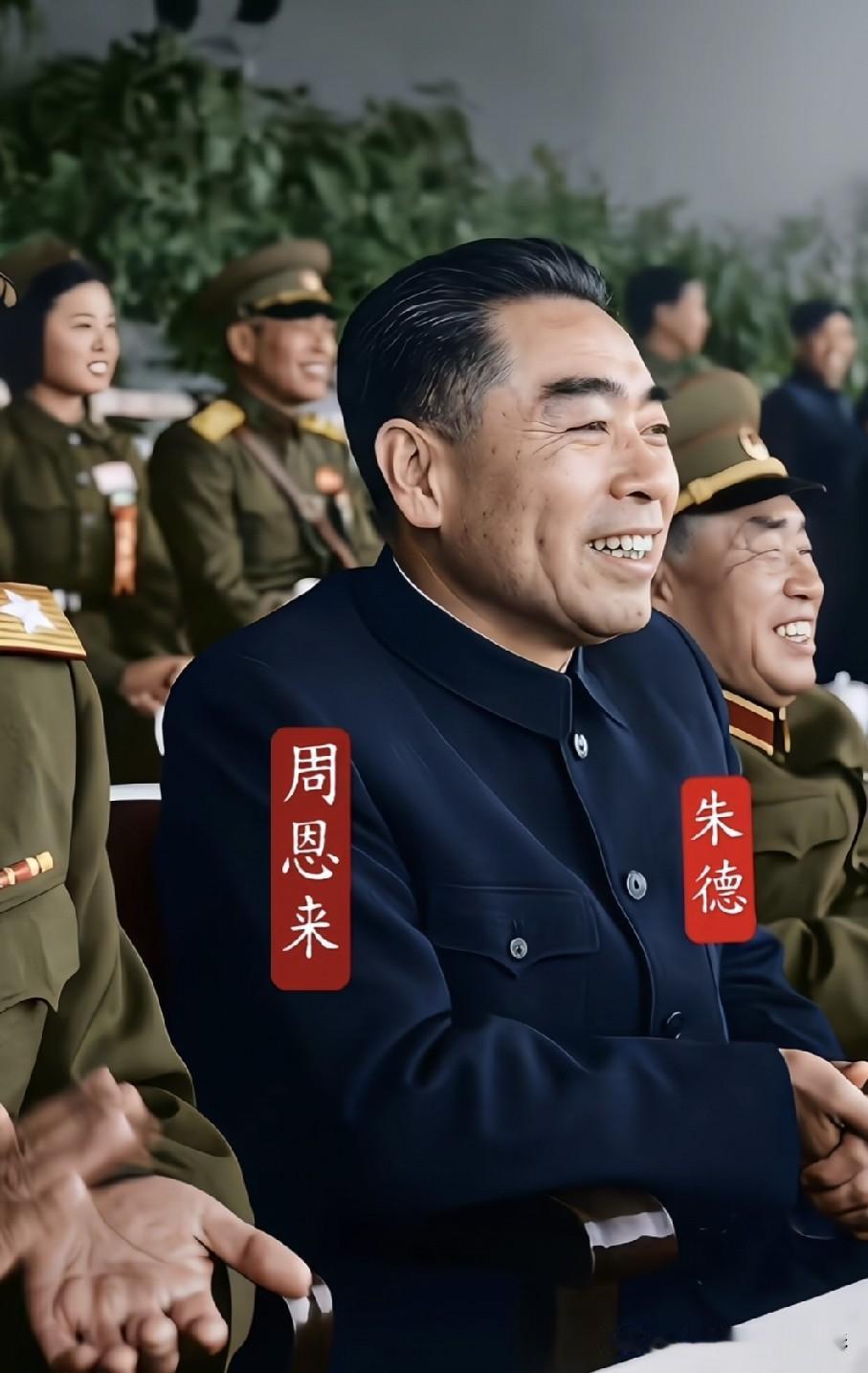 看到这张开怀欢笑的老照片，谁能想到他们历经多少艰难险阻？