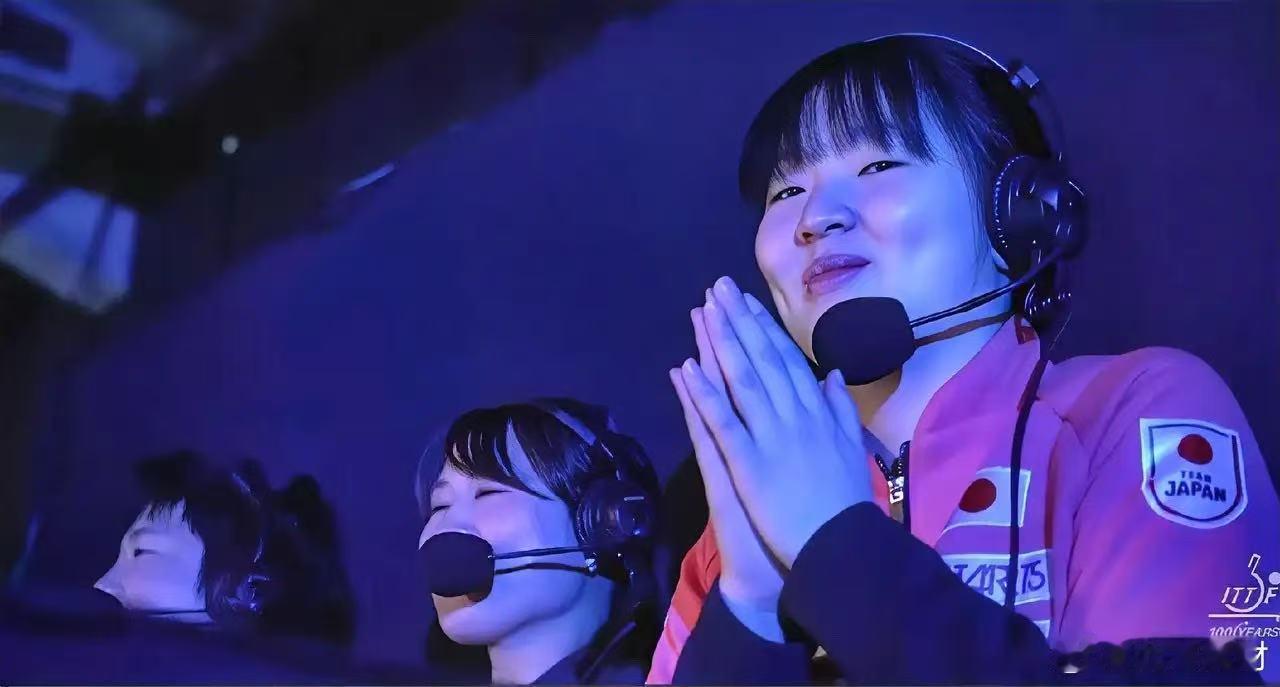 张本美和解说张本智和比赛 女团决赛刚结束就切换身份，不给自己emo的时间。这份职