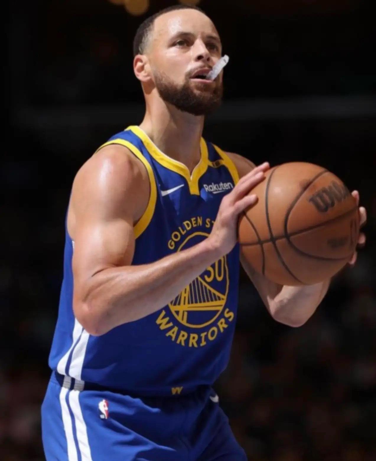 NBA历史十大小个子球星榜单，各位球友是否认可？1. 斯蒂芬·库里 身高188c