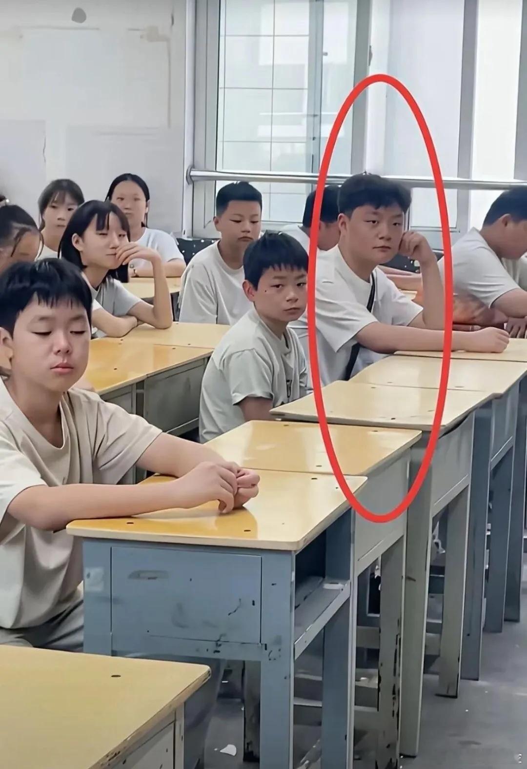 这小孩长得也太急了吧 