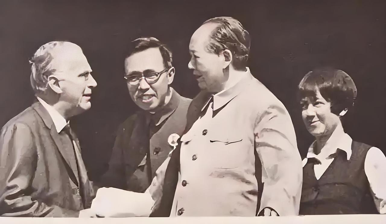 ✨ 《斯诺：被美国抛弃后，中国如何成为他的最后庇护所？》 ✨
——埃德加·斯诺，