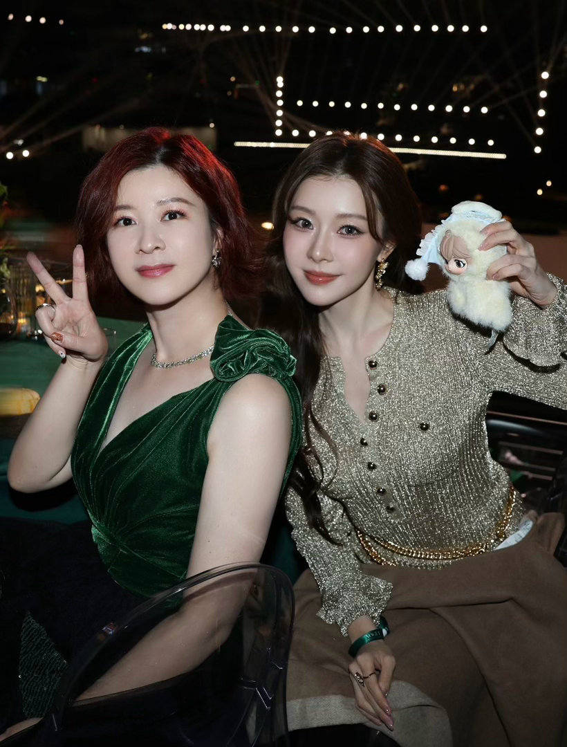 杜华预制世界杯妆容艺笔封神 预制的风吹到美妆界，杜华第一个跟上。在《艺笔封神》里
