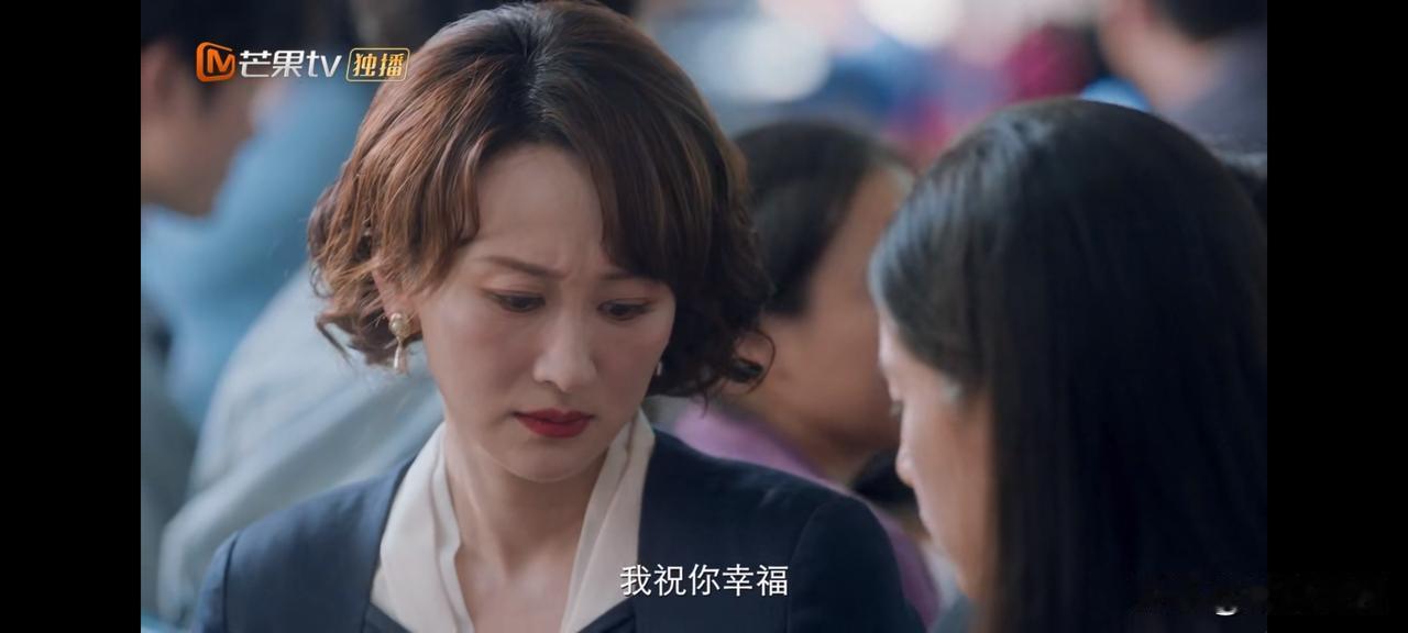 《野狗骨头》第7-8集预告：苗靖没有选择和母亲一起走，她只是到车站送别，还将母亲