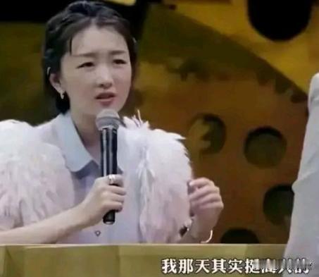 2019年有一次，周冬雨在节目里笑嘻嘻地说：“我爷爷80多岁的时候去世了，我特别
