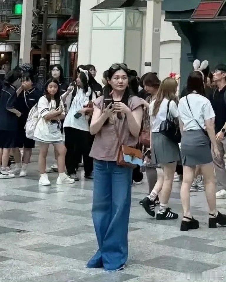 大S去韩国了，看上去感觉精神状态不太好的样子啊[并不简单] ​​​