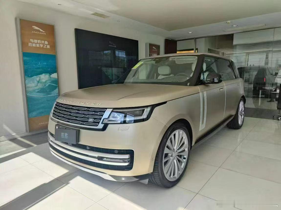 真男人 大路虎！23款揽胜4.4 V8 530 PS首发版，指导价249.8万，