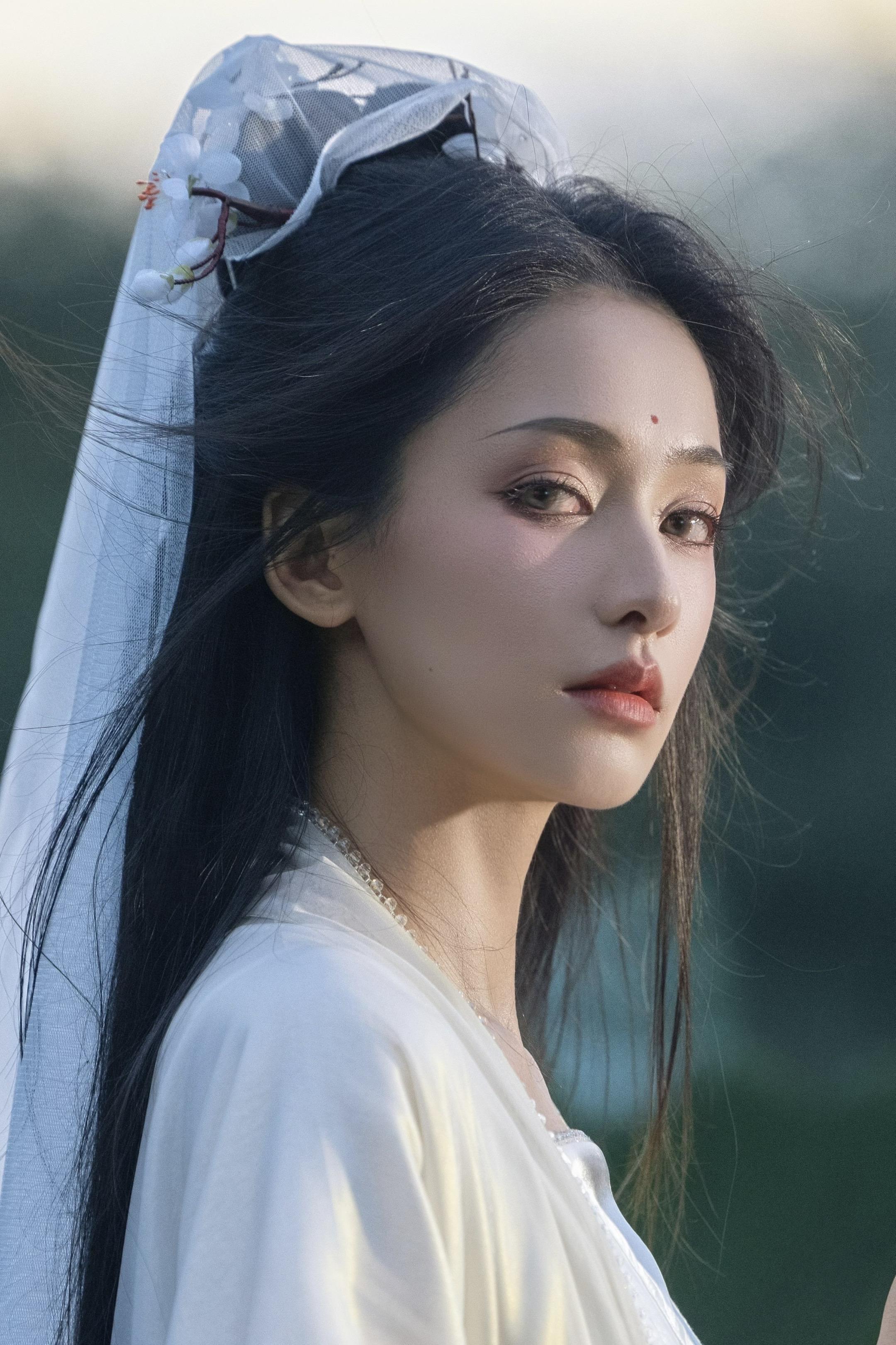 躲天意，避因果，诸多枷锁困真我。
