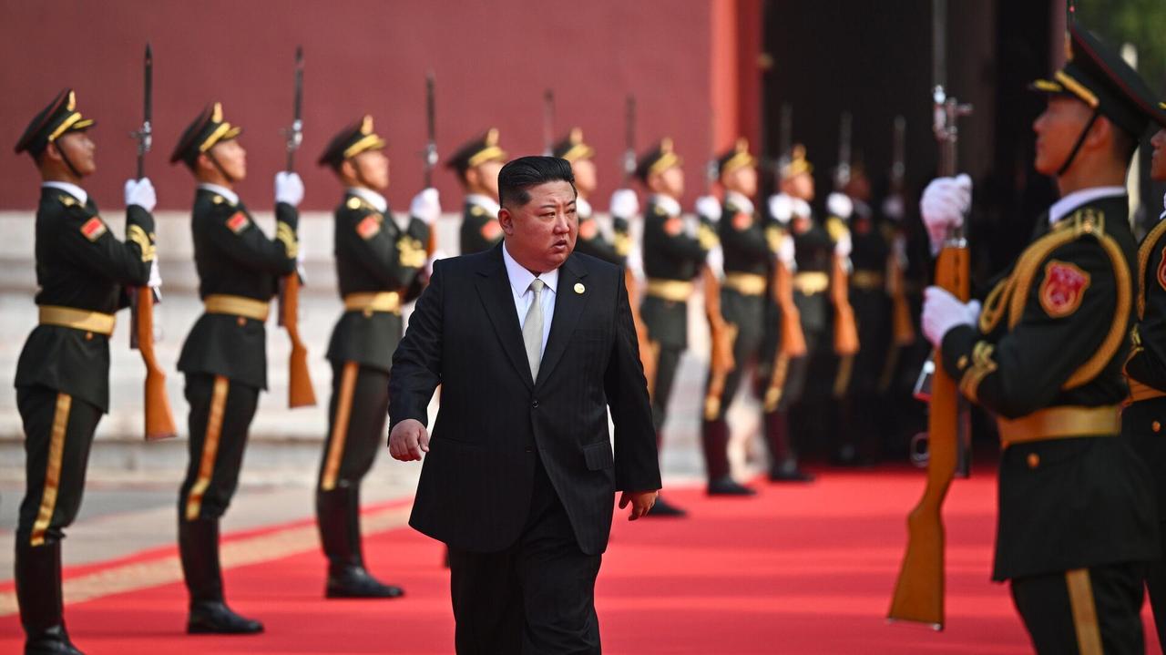 9.3 阅兵结束后，韩国议长找到机会，请普京帮忙给金将军带了 2 句话！

9.