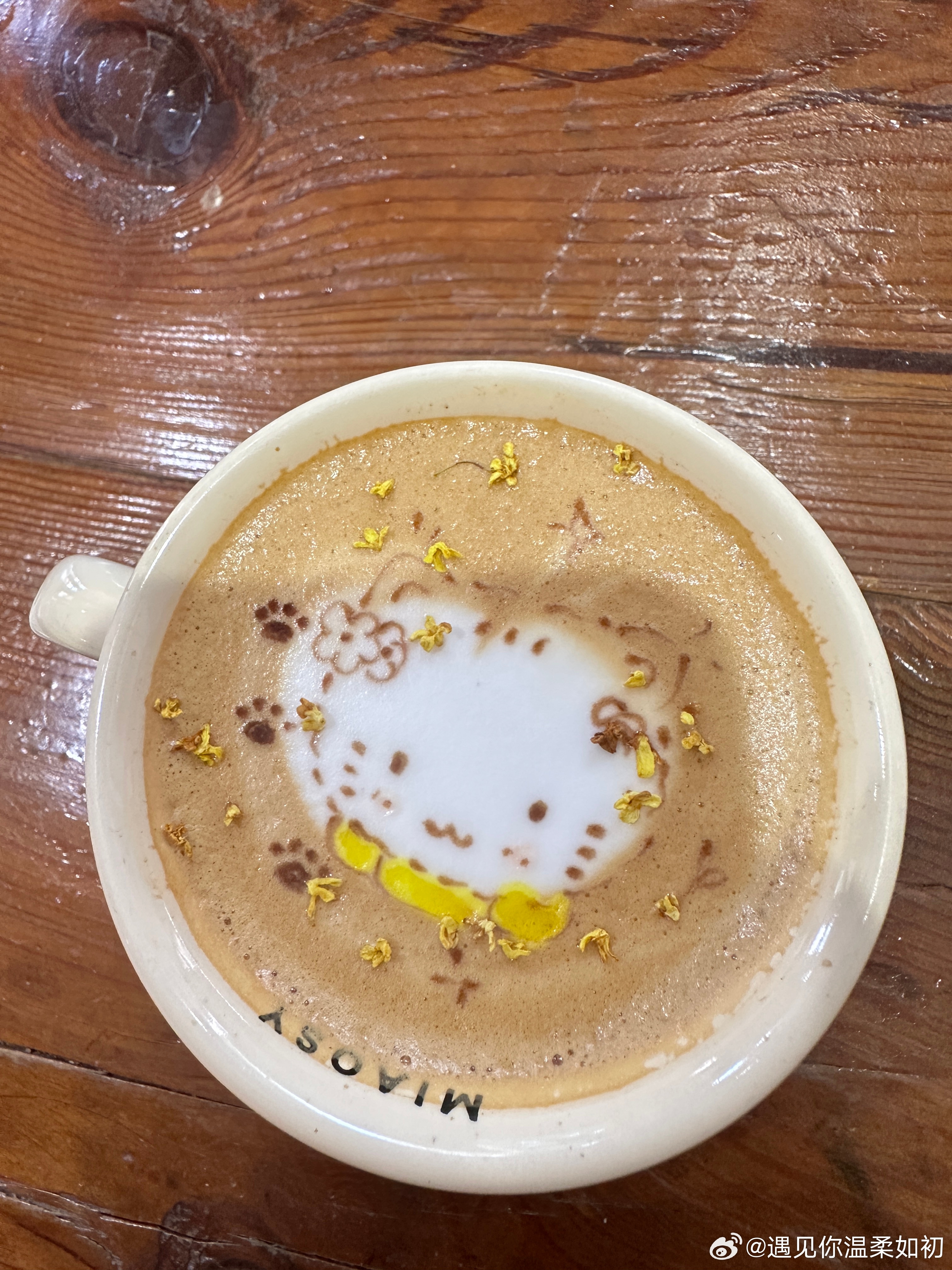今天喝的这杯咖啡，猫咪桂花拿铁可以拍九宫格咖啡[超话] ​​​