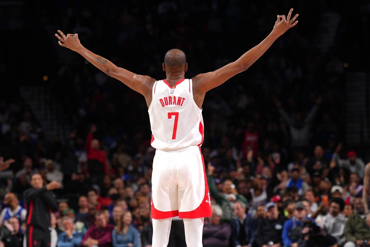 杜兰特是NBA历史上第5位在37岁后还能连续3场30+的球员，比肩乔丹、詹姆斯、