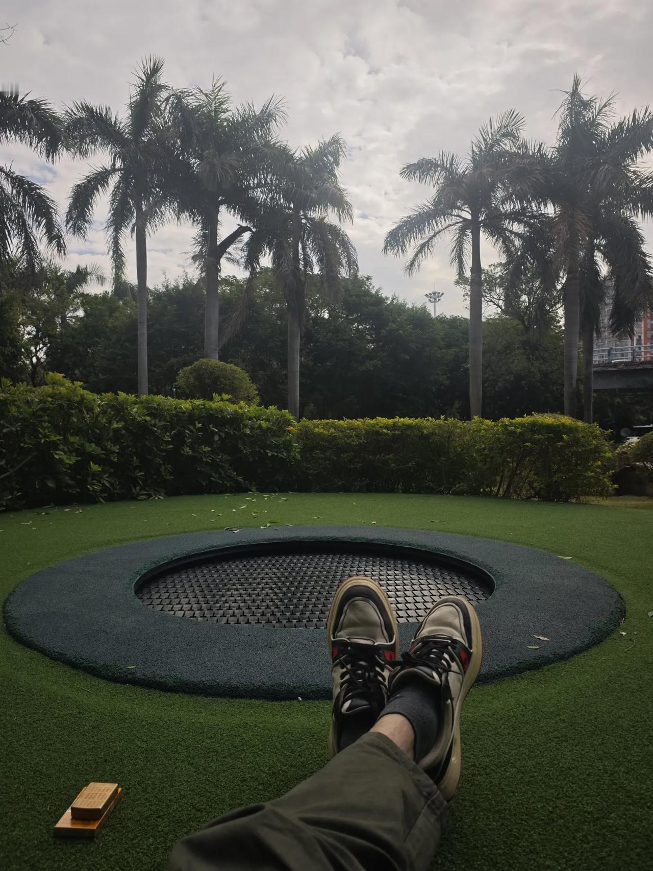 无爱可破情劫，无情可破全局。
平常心，就是无所吊谓少掉那些得失心。
世界这么大，