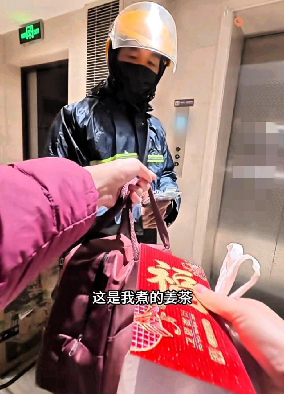 这世上最戳人的温暖，从来都不是什么惊天动地的大事，而是在寒夜里，有人懂你的奔波不