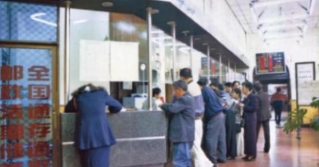 中国邮政真是个神奇的企业！1998年邮电分家后，邮政第一年就亏了179亿，成为全