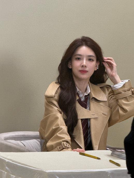 孙一宁的脸当明星也绰绰有余最近，网络上有个观点特别有意思，说孙一宁的脸当明星也绰