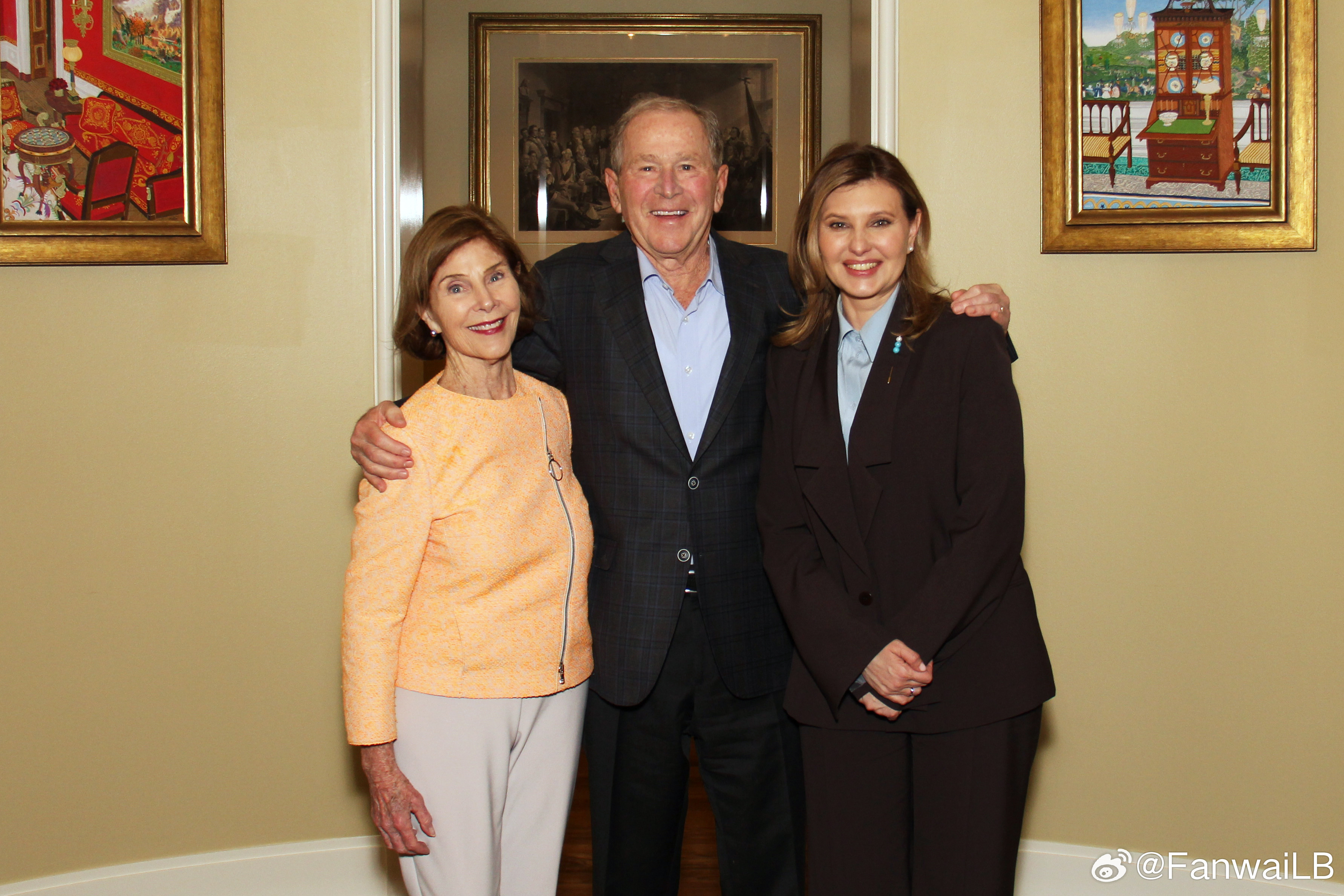 布什表态支持乌军今天，乔治·W·布什总统和劳拉·布什夫人欢迎乌克兰第一夫人奥莱娜