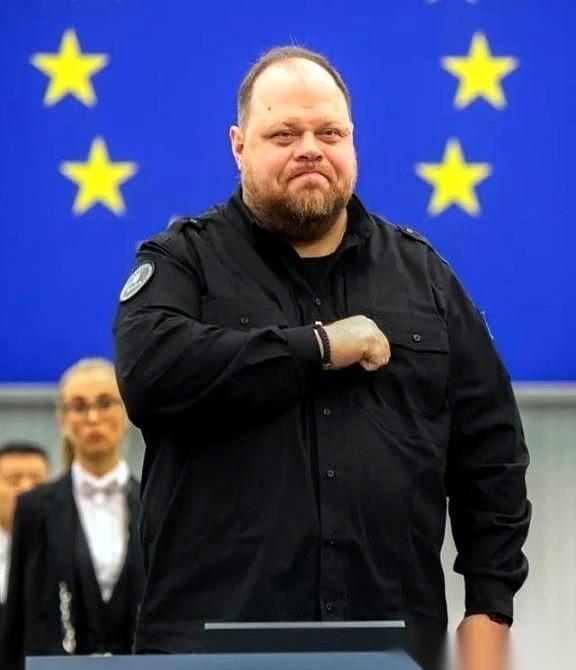 就当全世界都以为和平的门终于要开了，乌克兰自己走了过去，一脚把门踹上了。
前一秒