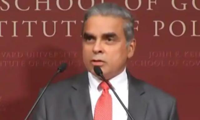 了不起！胸怀亚洲。新加坡印裔学者马凯硕言：“中国被美国全面围堵，又是卡芯片又是高