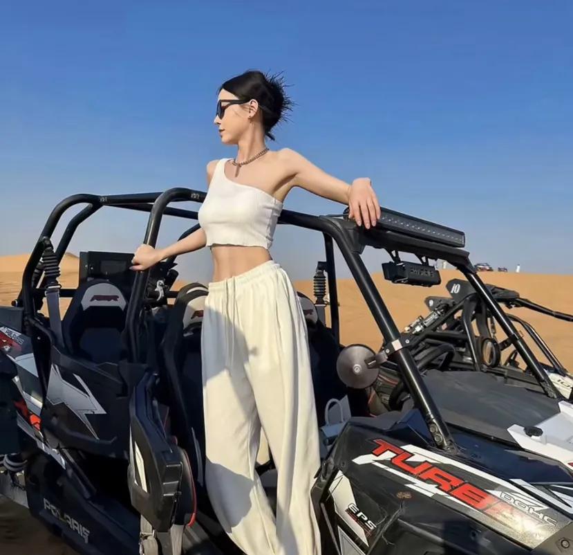 她说她和她老公感情不好，分房睡2年了，你真的不要信，不能信。
她跟你说她家庭关系