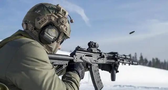 俄乌战争证明，现代突击步枪根本就不需要远射程，100米以上几乎就没有开火机会
俄