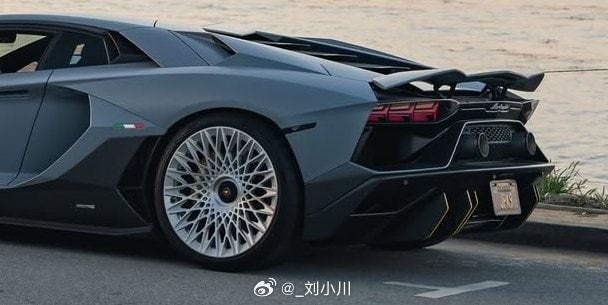 兰博基尼兰博基尼Aventador 兰博基尼Aventador换上新鞋子，大家觉