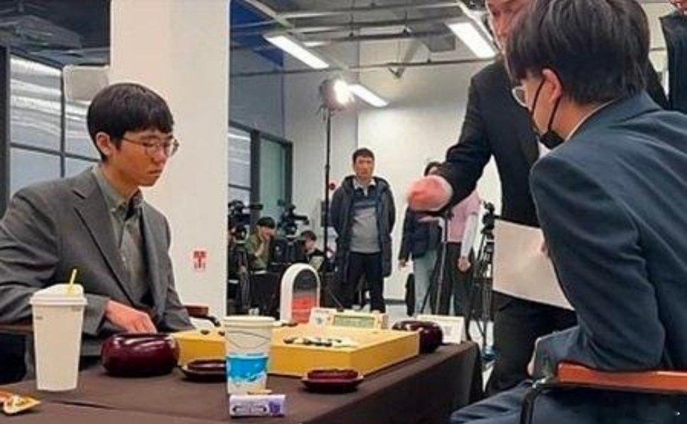 柯洁决赛 围棋玩的时间太长了，偶尔赢一局不代表什么，曾经玩丢了多少好局，失去了多