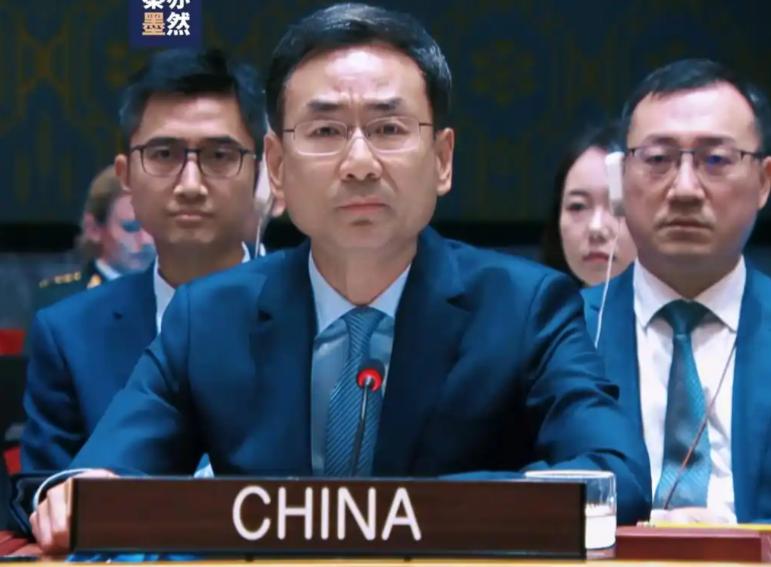 10月14日，联合国第四委员会开了会，耿爽代表中国发言，他说，消除殖民主义思维，