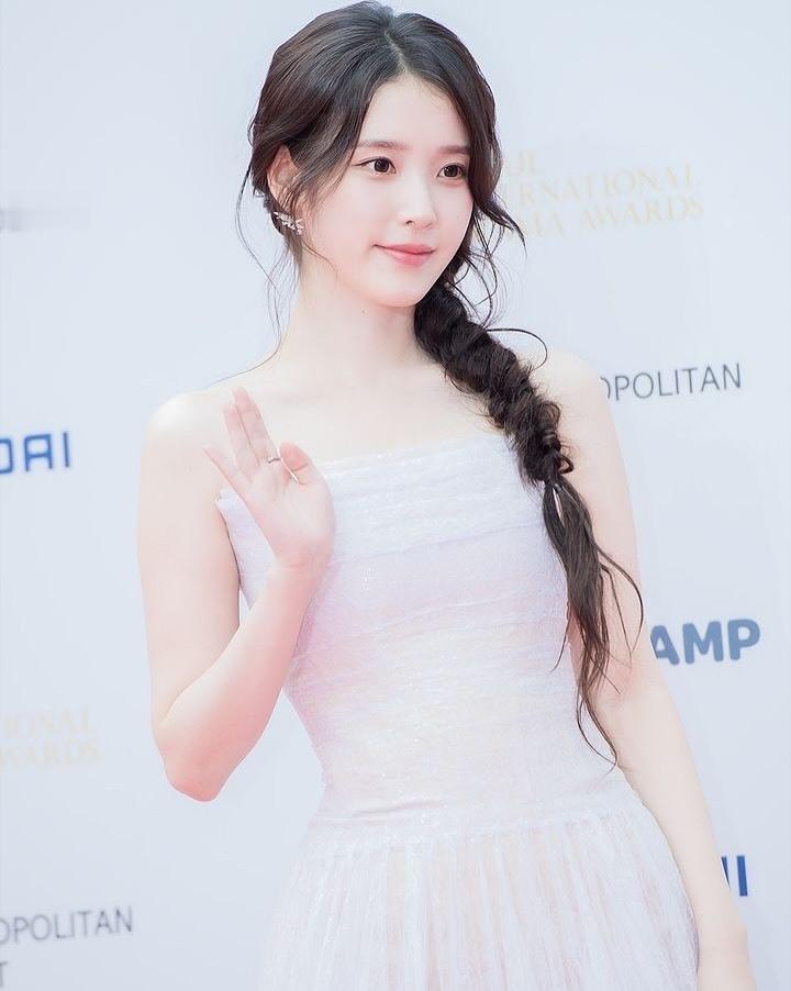 IU 红毯美图来啦[送心]