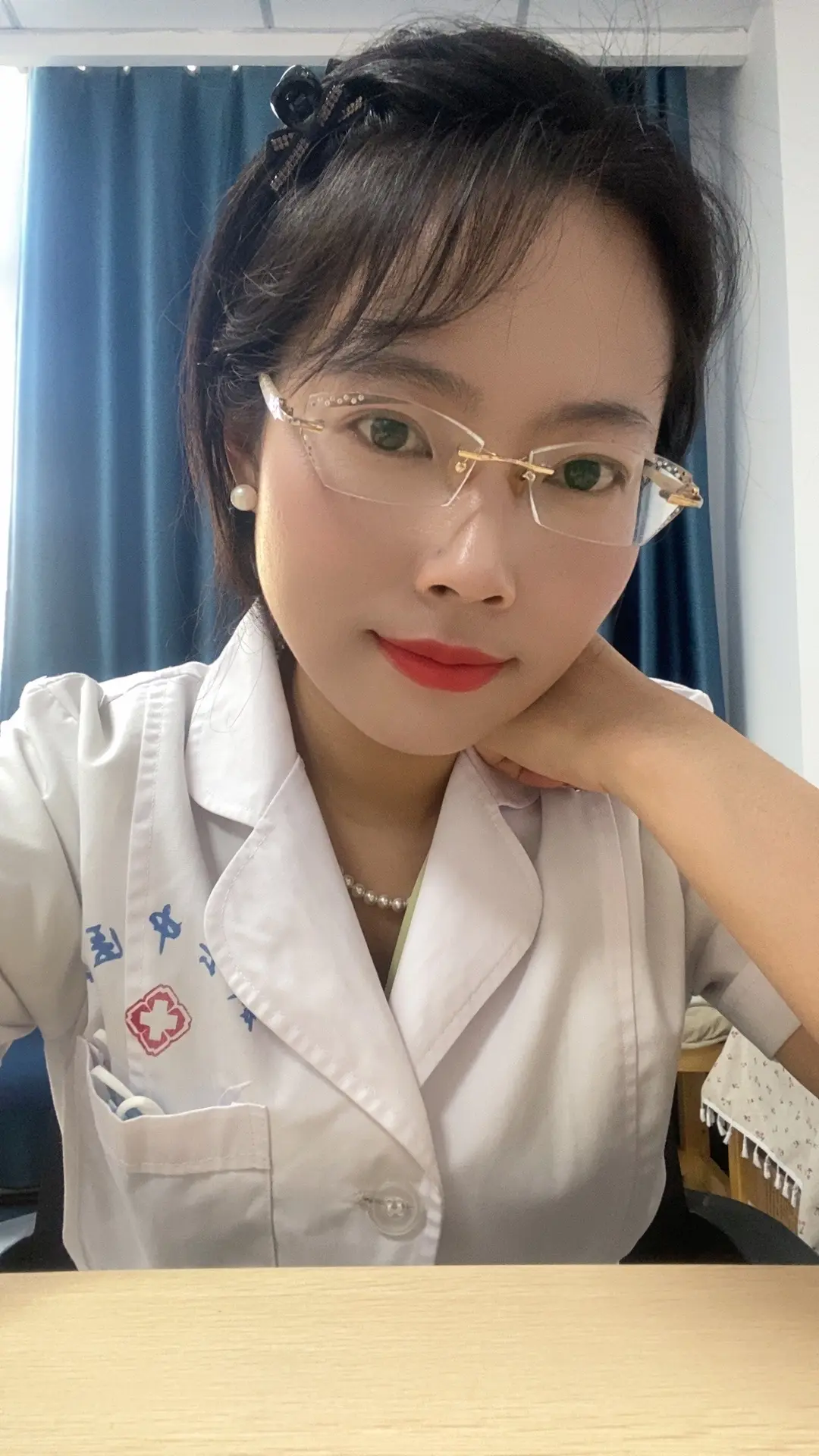 昨天马不停蹄的慌一大天，今天一个人安安静静的在办公室值班，主打一刻也不闲着……