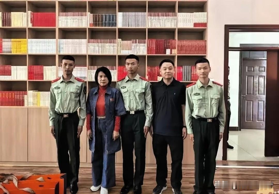 格局拉满！
董明珠远赴新疆
慰问入伍员工，一句话温暖人心！
 
 70岁董明珠又