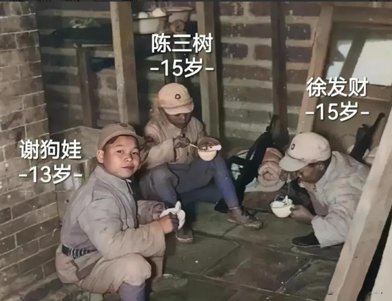 1944年，滇西龙陵县腊勐乡，三位抗日小英雄留在人间的最后遗照。

他们中，两个