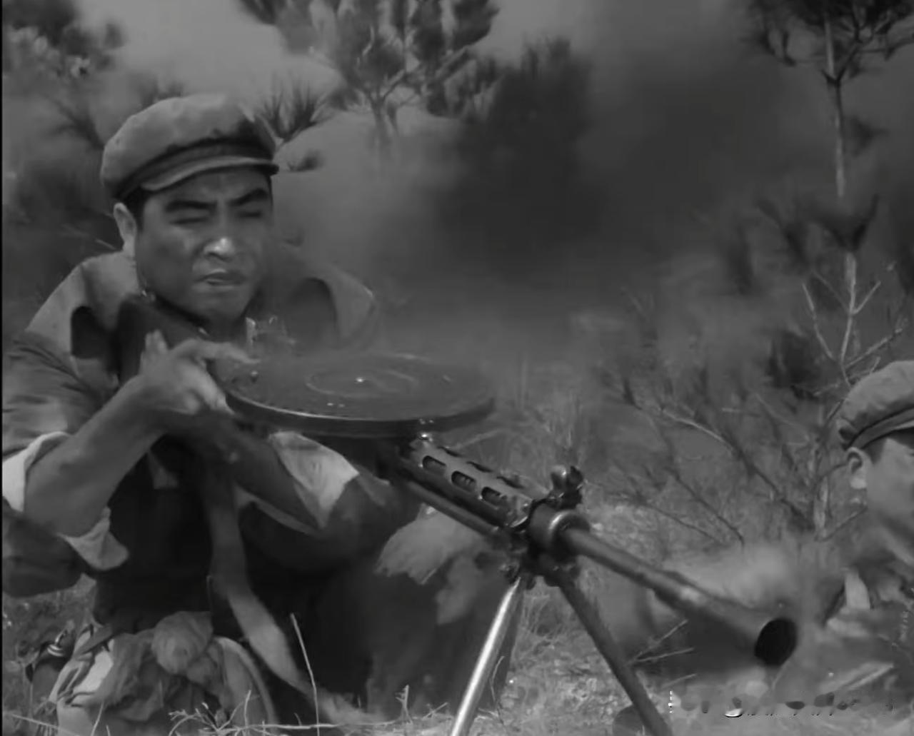 左手伏特加，右手波波沙，
怀中娜塔莎，唱着喀秋莎，
高声喊着：    乌拉！乌拉