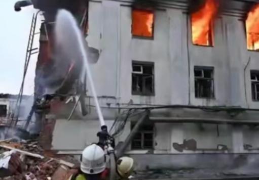 “如果敢打乌克兰，我就炸莫斯科；如果中方收复台湾，我就炸北京。”

这话听着是不