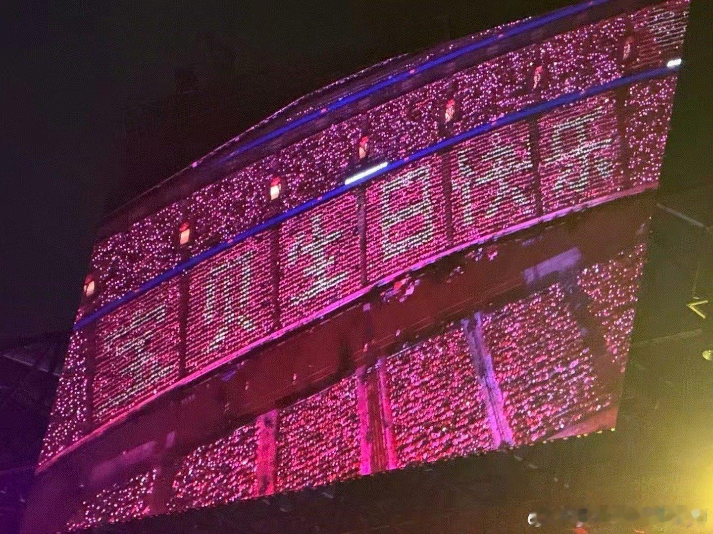 华晨宇生日场 把生日派对开成了演唱会，这大概是歌手能想到的、最热闹也最与众不同的