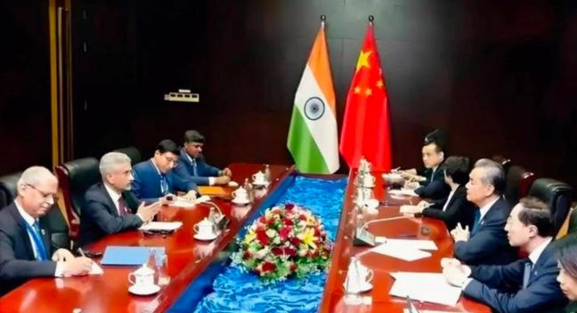印度那边，从官员到企业主，一拨接一拨跑到中国来谈合作，中国企业的态度却很一致：可