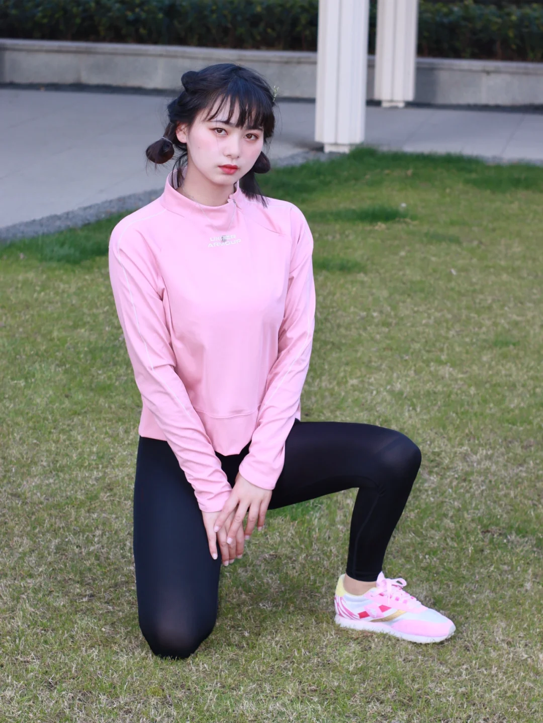 我就跪在你面前，你看我有几分像从前