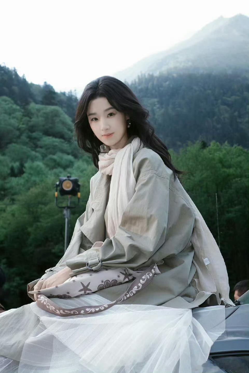 王小亿玩游戏好拼王小亿好懂游戏精神被子争夺战，跟男生硬刚力气不够？那就拼反应！黑