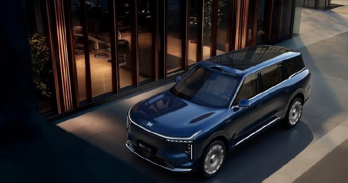 上市25分钟，大定突破5000辆，对于30万级的智己LS9而言成绩还是不错的！